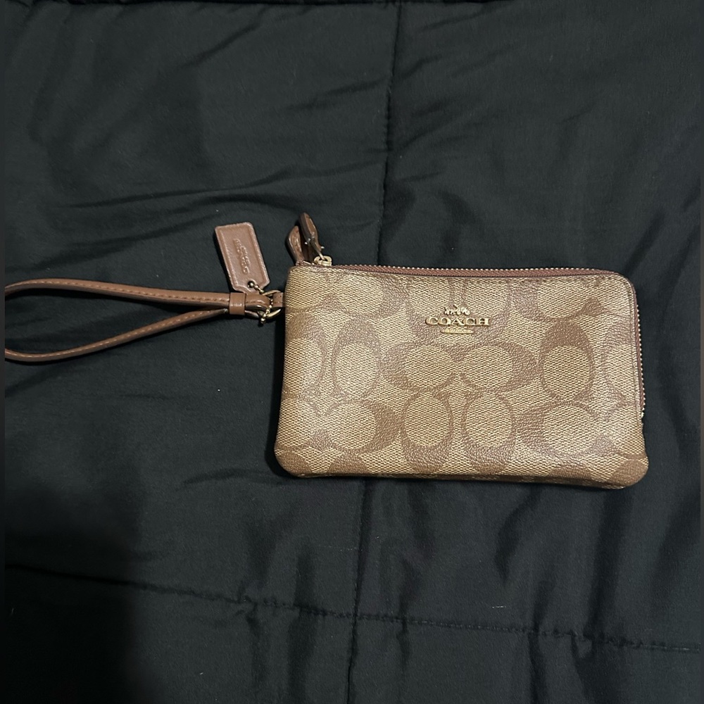 Coach Outlet Double Zip Wallet